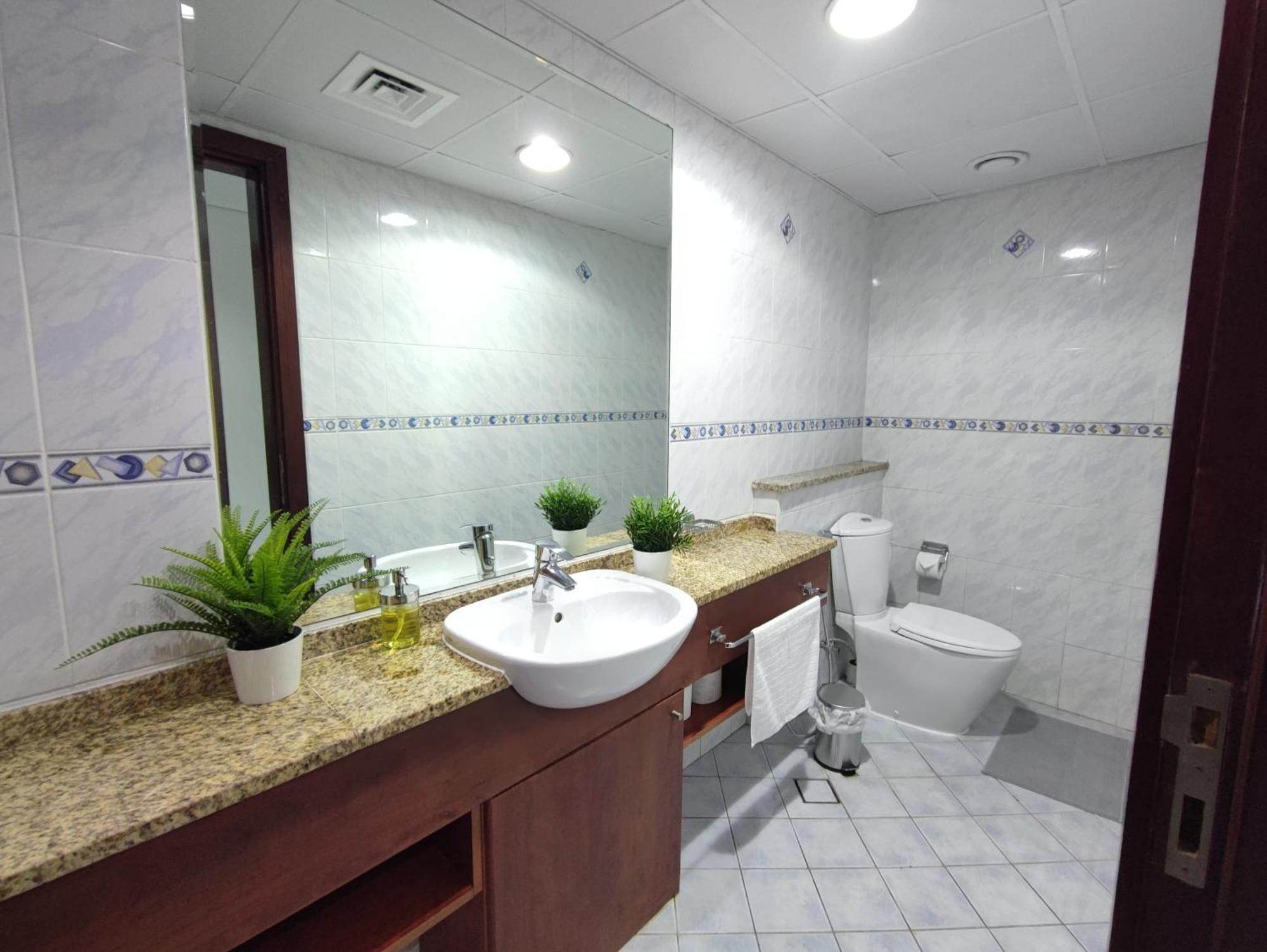 One Bedroom Apartment With Pool & Gym Near Marina 두바이 외부 사진