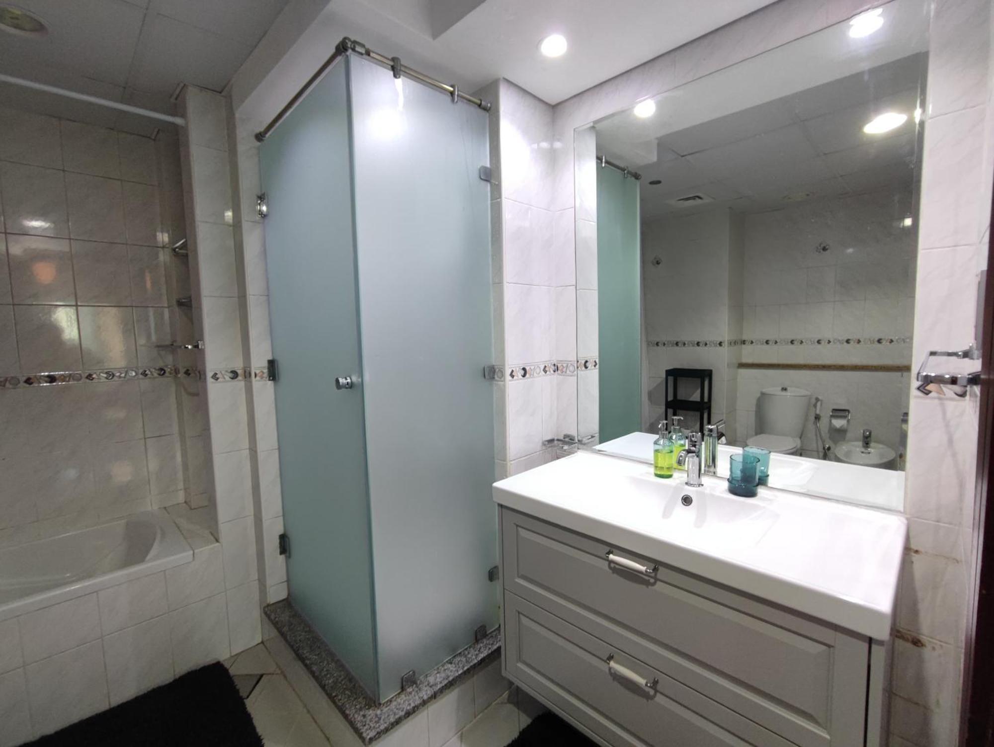 One Bedroom Apartment With Pool & Gym Near Marina 두바이 외부 사진